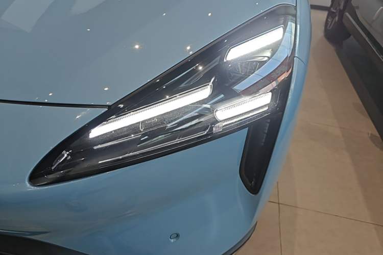 Used Baojun Yunhai 2024 600km Pure Electric Version Left Front Headlight