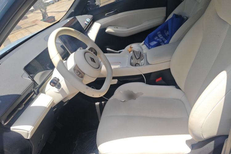 Used Baojun Yunhai 2024 60km Plug-in Hybrid Version Left Front Seat