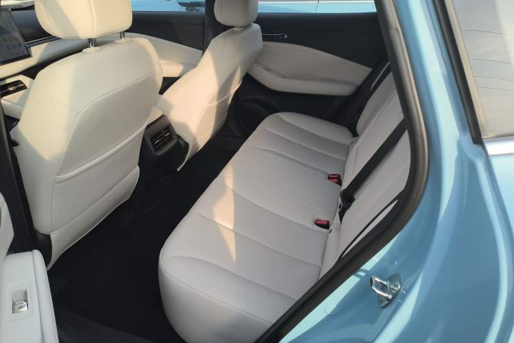 Used Baojun Yunhai 2024 600km Pure Electric Version Left Rear Seat