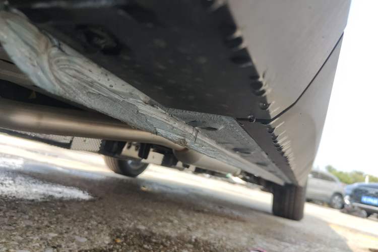 Used Baojun Yunhai 2024 140km Plug-in Hybrid Version Left Side Sill