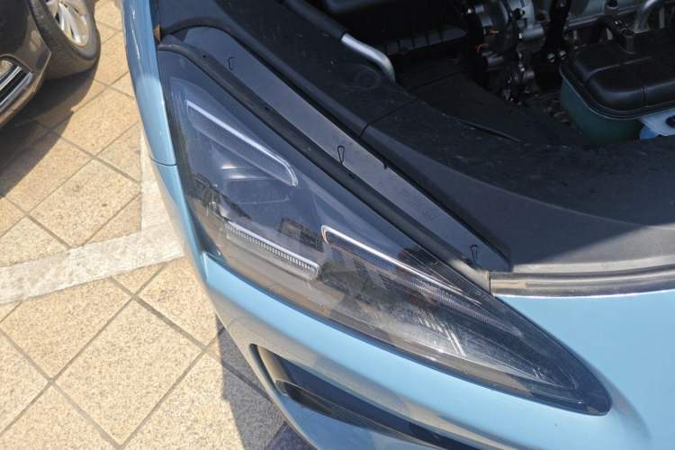 Used Baojun Yunhai 2024 60km Plug-in Hybrid Version Right Front Headlight