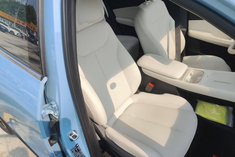 Used Baojun Yunhai 2024 140km Plug-in Hybrid Version Right Front Seat