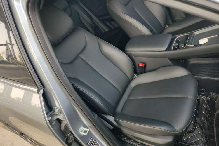Used Baojun Yunhai 2024 140km Plug-in Hybrid Version Right Front Seat