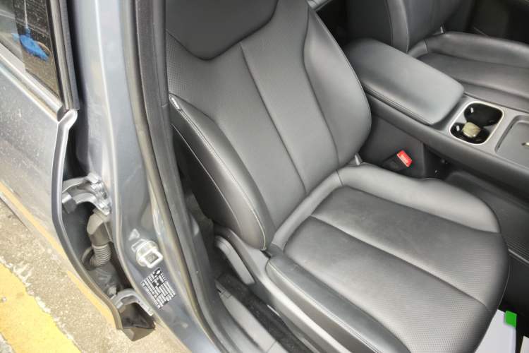 Used Baojun Yunhai 2024 140km Plug-in Hybrid Version Right Front Seat