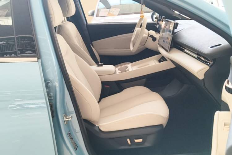 Used Baojun Yunhai 2024 500km Pure Electric Version Right Front Seat
