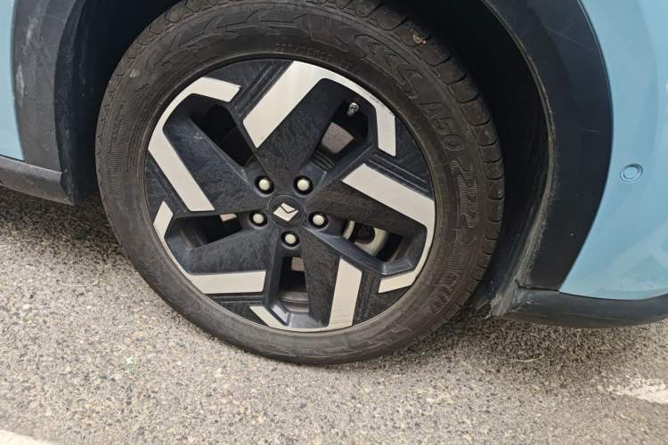 Used Baojun Yunhai 2024 140km Plug-in Hybrid Version Right Front Wheel Hub
