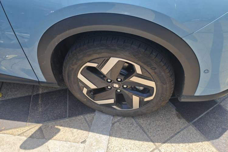 Used Baojun Yunhai 2024 60km Plug-in Hybrid Version Right Front Wheel Hub