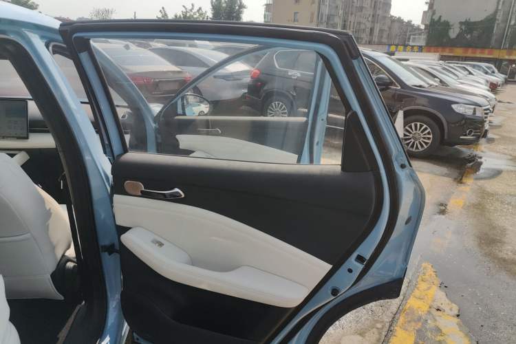 Used Baojun Yunhai 2024 140km Plug-in Hybrid Version Right Rear Door Interior