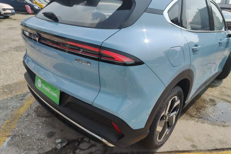 Used Baojun Yunhai 2024 140km Plug-in Hybrid Version Right Rear Taillight