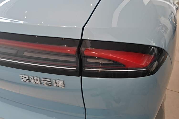 Used Baojun Yunhai 2024 600km Pure Electric Version Right Rear Taillight