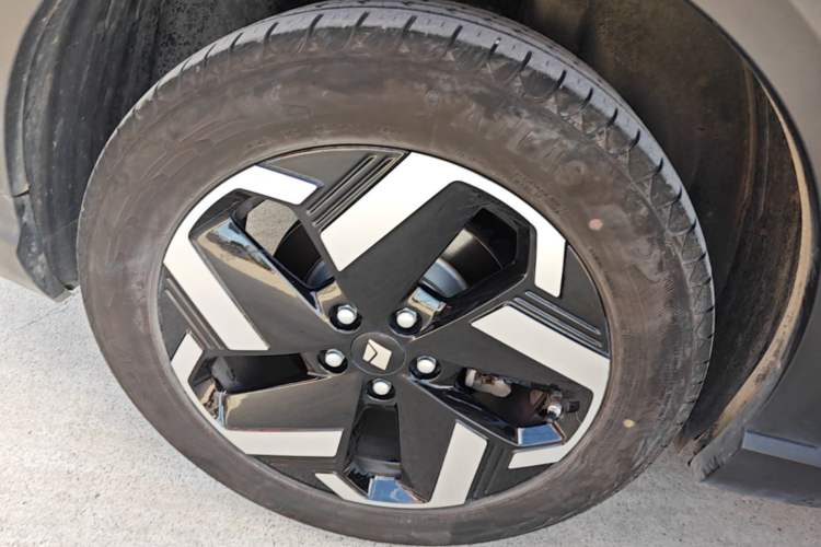 Used Baojun Yunhai 2024 600km Pure Electric Version Right Rear Wheel Hub