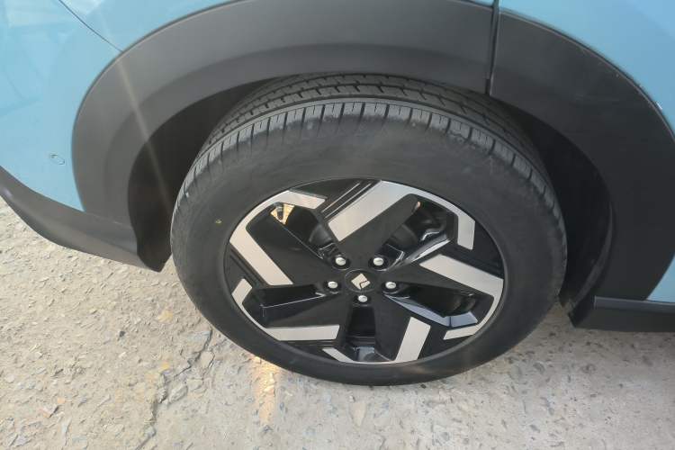 Used Baojun Yunhai 2024 600km Pure Electric Version Right Rear Wheel Hub