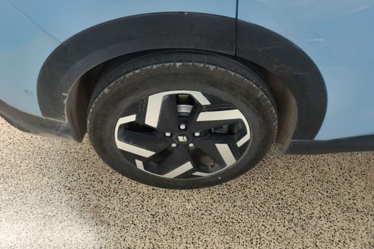 Used Baojun Yunhai 2024 600km Pure Electric Version Right Rear Wheel Hub