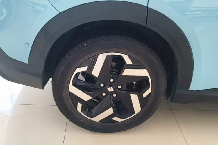Used Baojun Yunhai 2024 500km Pure Electric Version Right Rear Wheel Hub