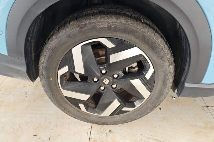 Used Baojun Yunhai 2024 600km Pure Electric Version Right Rear Wheel Hub