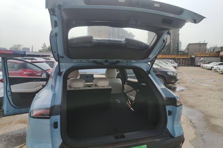 Used Baojun Yunhai 2024 140km Plug-in Hybrid Version Trunk