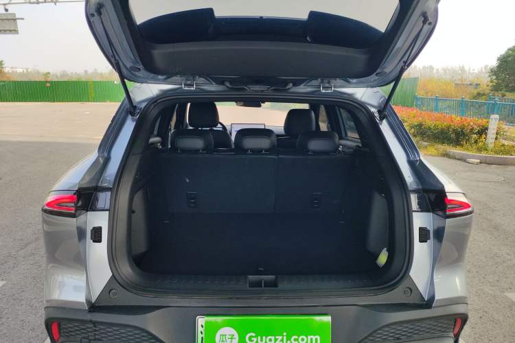 Used Baojun Yunhai 2024 140km Plug-in Hybrid Version Trunk