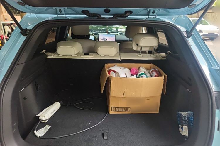 Used Baojun Yunhai 2024 140km Plug-in Hybrid Version Trunk