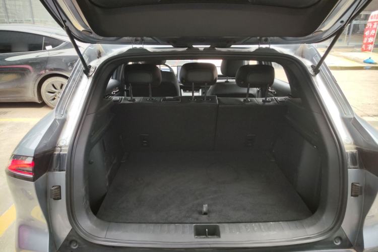 Used Baojun Yunhai 2024 140km Plug-in Hybrid Version Trunk