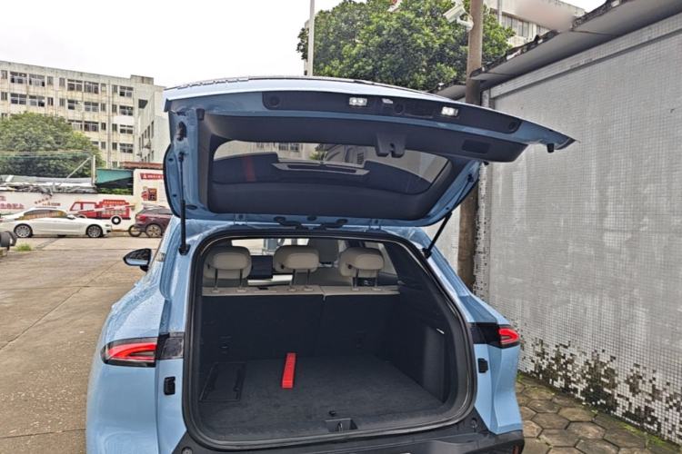 Used Baojun Yunhai 2024 140km Plug-in Hybrid Version Trunk