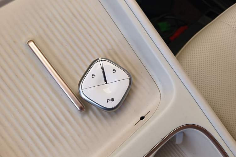 Used Baojun Yunhai 2024 600km Pure Electric Version Vehicle Key