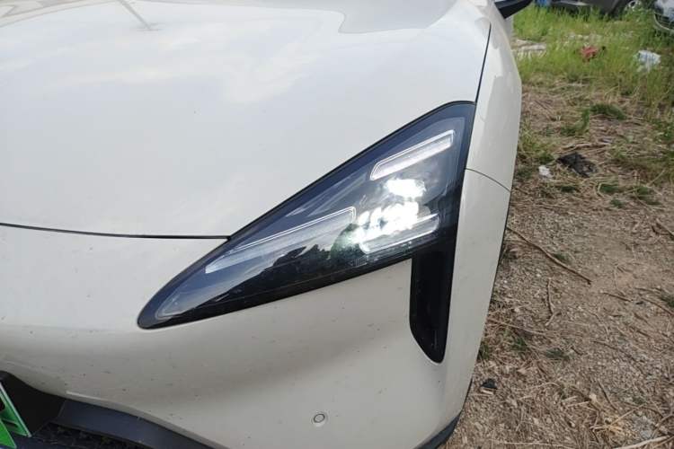 Used Baojun Yunhai 2024 600km Pure Electric Version Left Front Headlight