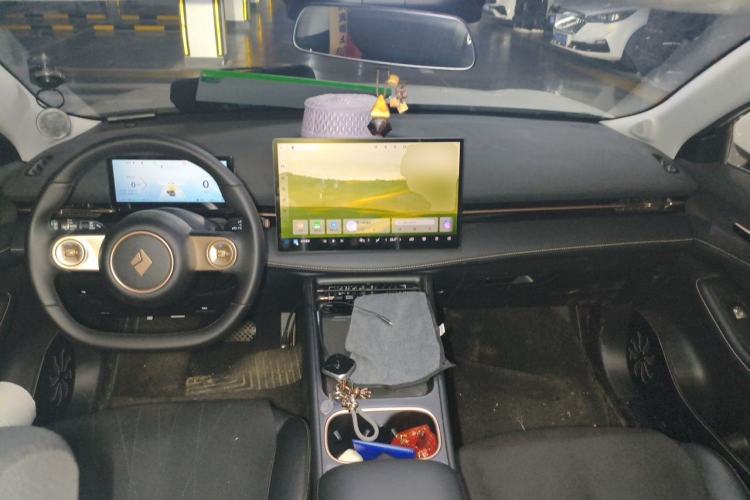 Used Baojun Yunhai 2024 140km Plug-in Hybrid Version Center Console