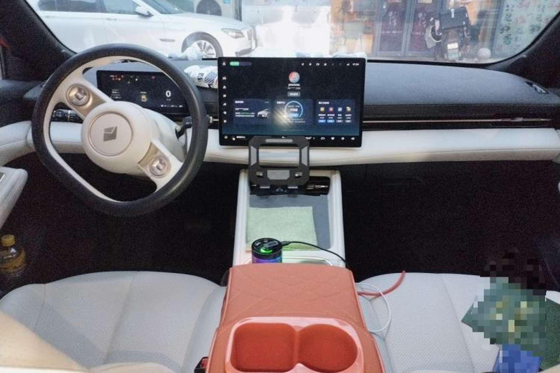 Used Baojun Yunhai 2024 140km Plug-in Hybrid Version Center Console