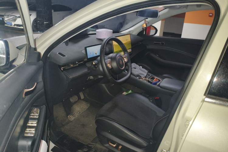 Used Baojun Yunhai 2024 140km Plug-in Hybrid Version Driver Seat