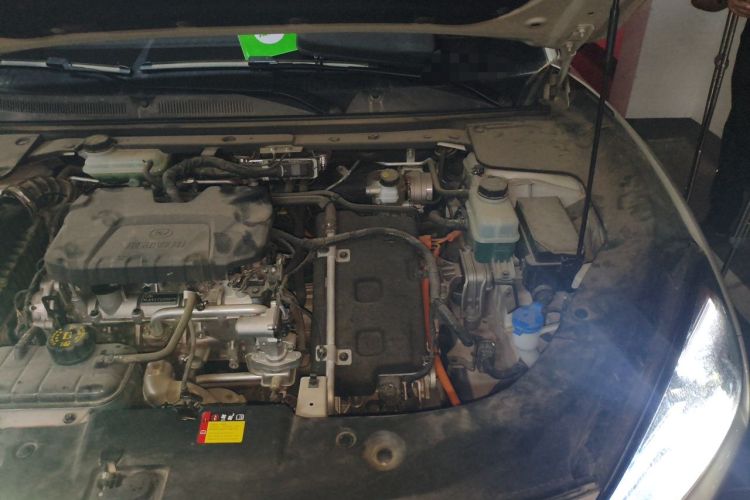 Used Baojun Yunhai 2024 140km Plug-in Hybrid Version Engine Bay Left