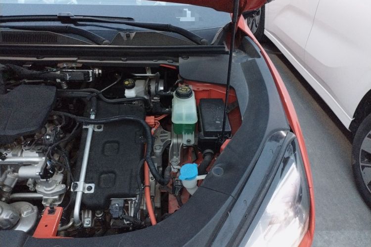 Used Baojun Yunhai 2024 140km Plug-in Hybrid Version Engine Bay Left
