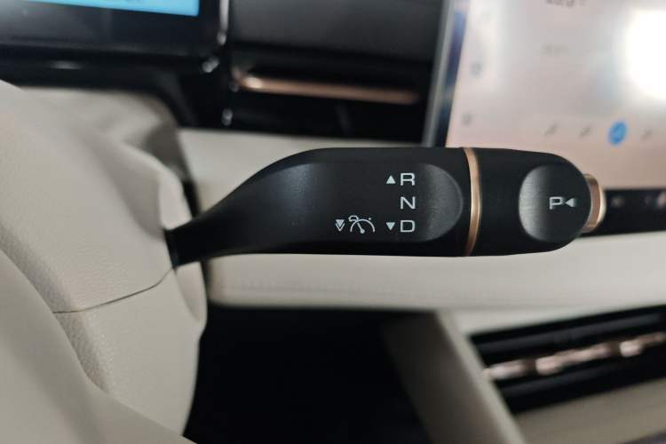 Used Baojun Yunhai 2024 600km Pure Electric Version Gear Lever
