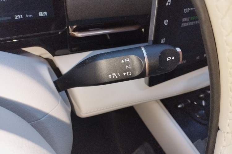 Used Baojun Yunhai 2024 140km Plug-in Hybrid Version Gear Lever