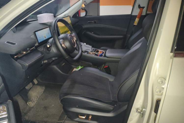Used Baojun Yunhai 2024 140km Plug-in Hybrid Version Left Front Seat