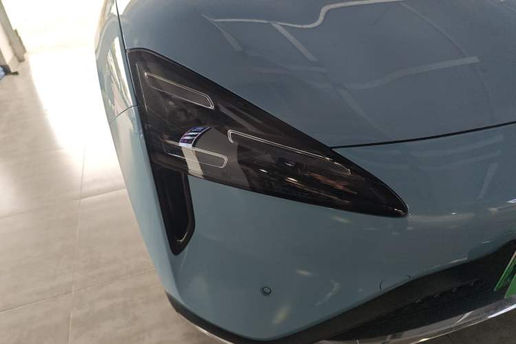 Used Baojun Yunhai 2024 600km Pure Electric Version Right Front Headlight