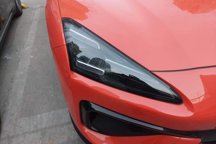 Used Baojun Yunhai 2024 140km Plug-in Hybrid Version Right Front Headlight