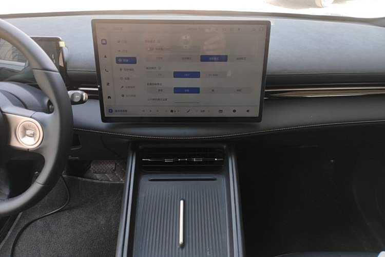 Used Baojun Yunhai 2024 140km Plug-in Hybrid Version Audio And AC Panel