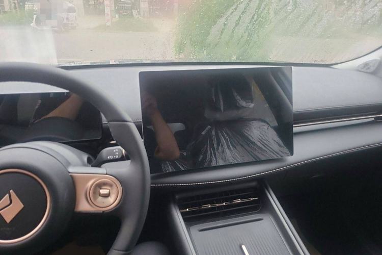 Used Baojun Yunhai 2024 140km Plug-in Hybrid Version Audio And AC Panel