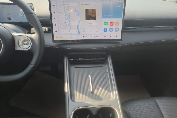 Used Baojun Yunhai 2024 140km Plug-in Hybrid Version Audio And AC Panel