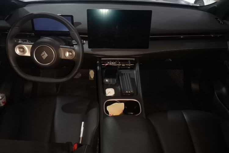 Used Baojun Yunhai 2024 140km Plug-in Hybrid Version Center Console