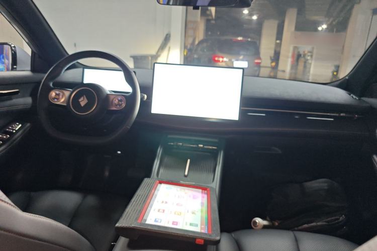 Used Baojun Yunhai 2024 140km Plug-in Hybrid Version Center Console