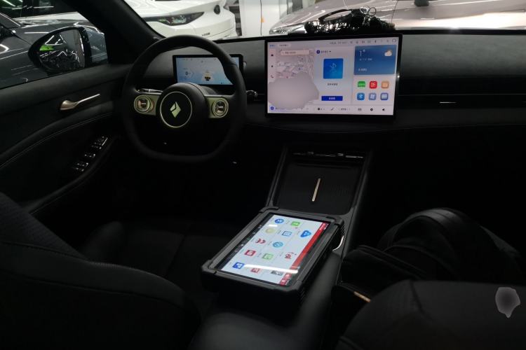 Used Baojun Yunhai 2024 140km Plug-in Hybrid Version Center Console