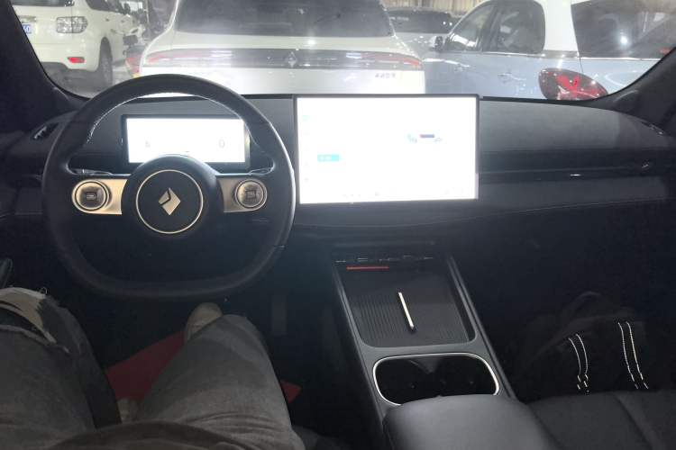 Used Baojun Yunhai 2024 140km Plug-in Hybrid Version Center Console
