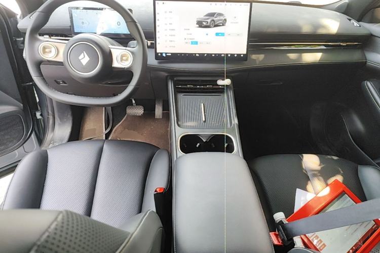 Used Baojun Yunhai 2024 140km Plug-in Hybrid Version Center Console