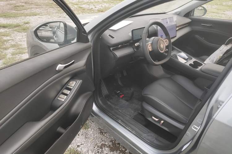 Used Baojun Yunhai 2024 60km Plug-in Hybrid Version Driver Seat