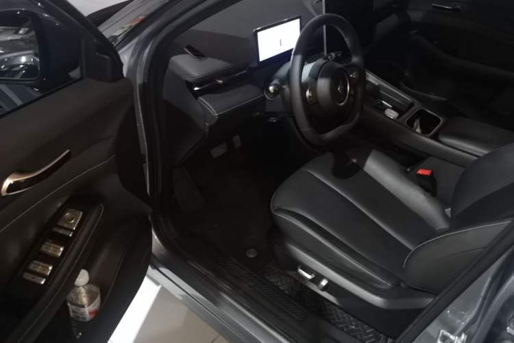 Used Baojun Yunhai 2024 140km Plug-in Hybrid Version Driver Seat