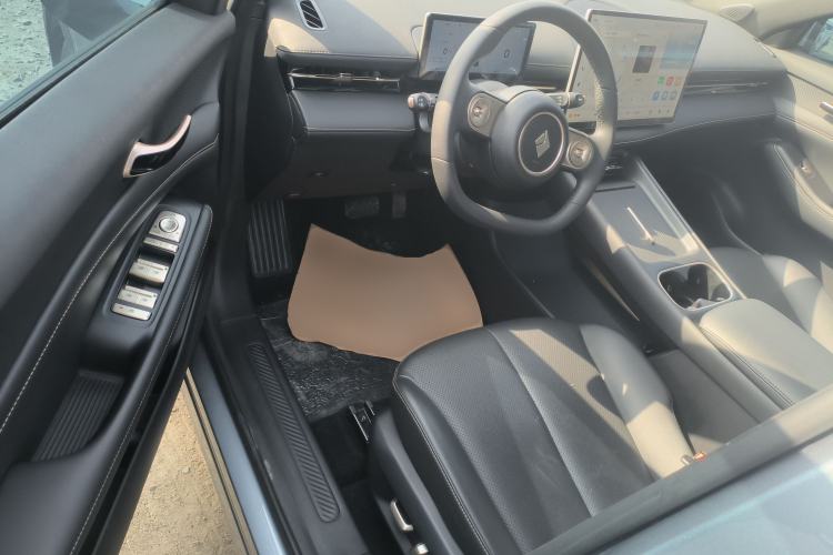 Used Baojun Yunhai 2024 140km Plug-in Hybrid Version Driver Seat