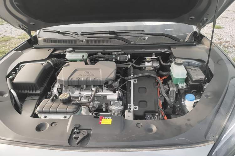 Used Baojun Yunhai 2024 60km Plug-in Hybrid Version Engine Bay