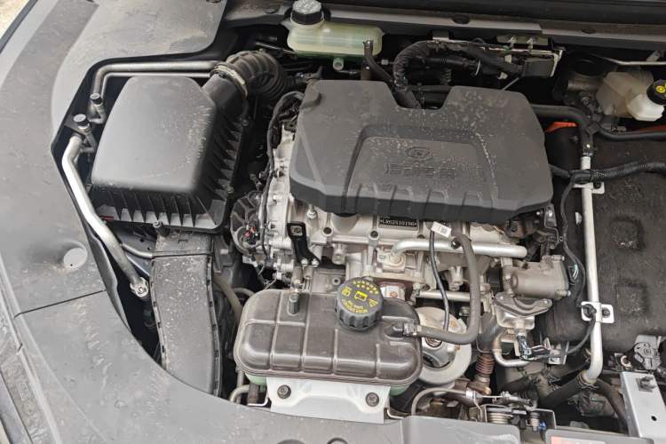 Used Baojun Yunhai 2024 140km Plug-in Hybrid Version Engine Bay Right