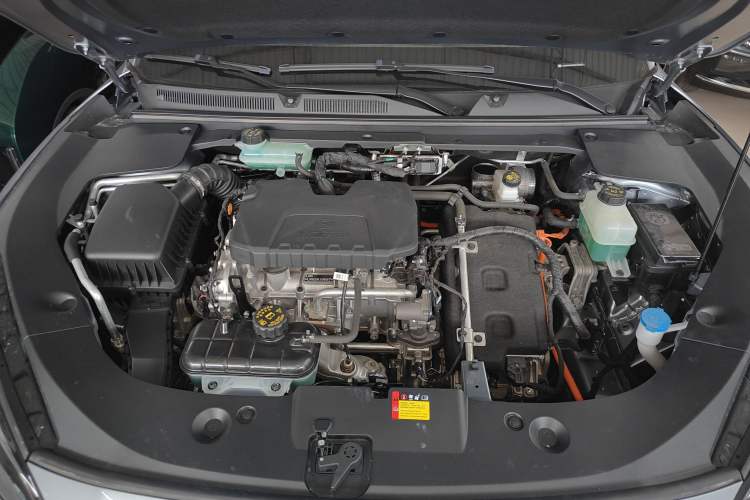 Used Baojun Yunhai 2024 140km Plug-in Hybrid Version Engine Bay